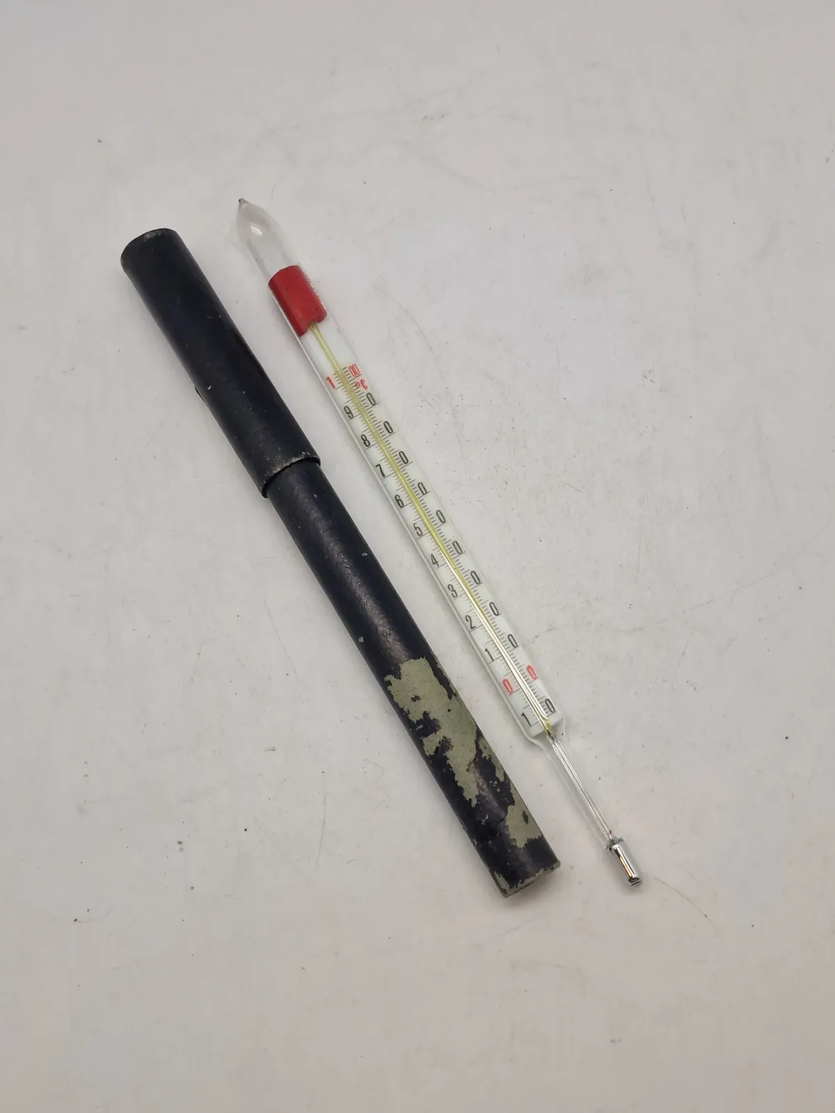 Ældre tysk termometer med etui