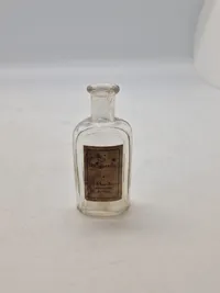 Samling gamle medicinske flasker