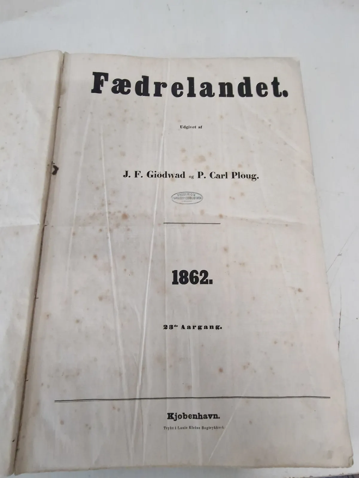 Stort sæt indbundende aviser “Fædrelandet” 1862