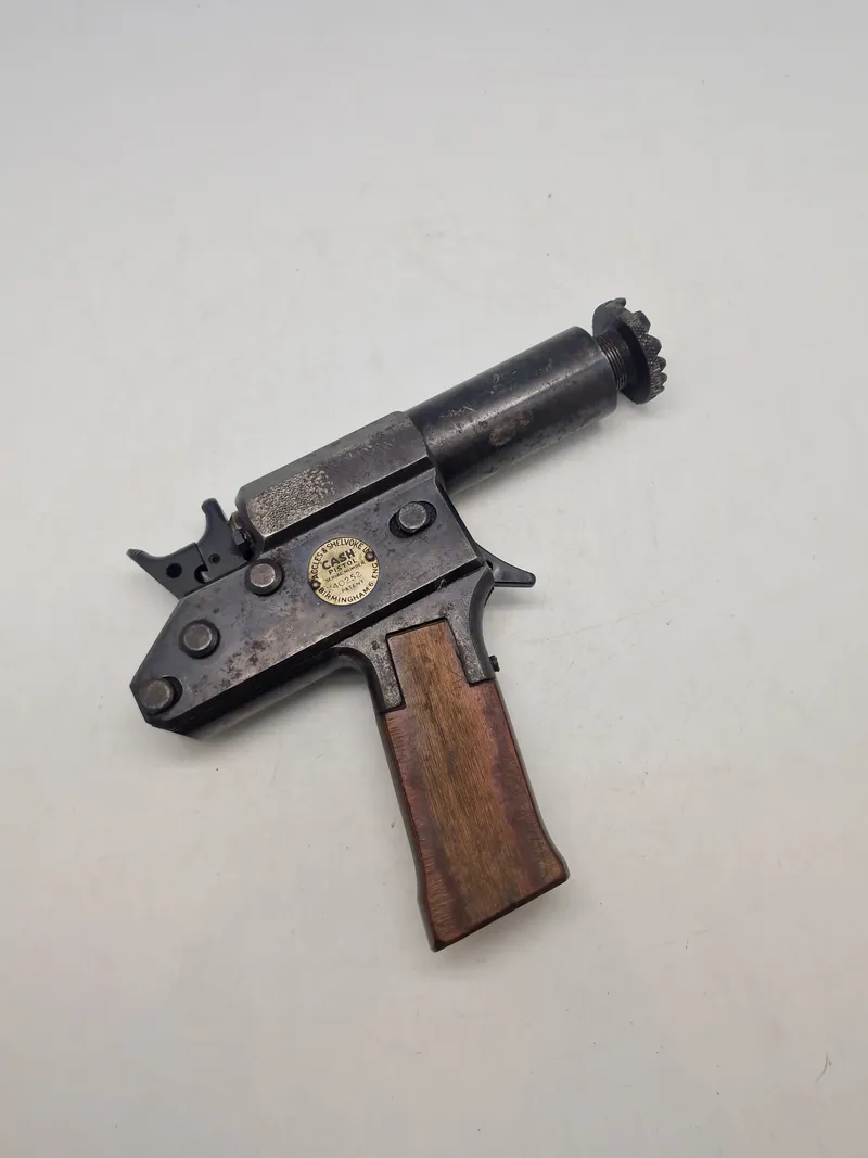 Original Cash Pistol, 22 ga., made by Accles & Shelvoke Co (cattle killer) boltpistol til aflivning af mellemstore dyr. Bolt mangler