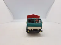 Modelbil med æske