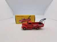 Modelbil med æske