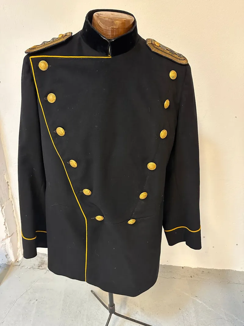 Original Jakke fra højerestående Brandofficer 19 tallets første halvdel