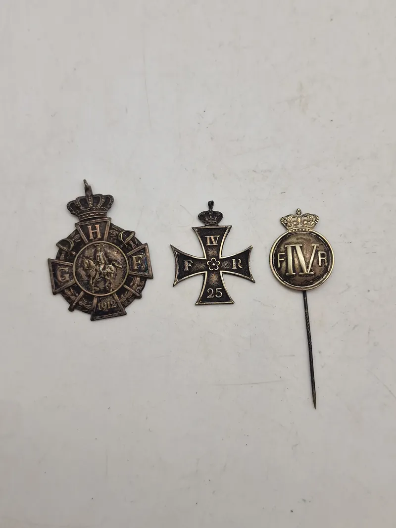 Lot diverse pins