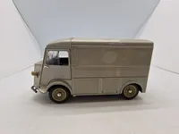Modelbil af metal (som den brugt i Olsen-banden i Jylland)