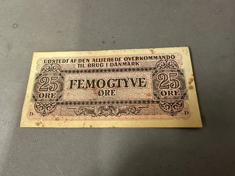 Original 25-øre, udstedt af den allierede overkommando