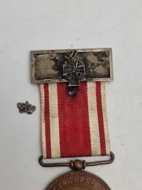 Original medalje for deltagelse i 2 Slesvigske krig 1864 - med miniature udgaven af dannebrogsmændenes hæderstegn påmonteret