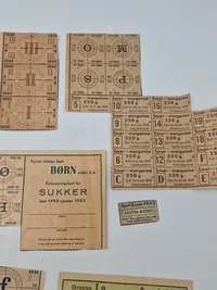 Samling originale danske rationeringsmærker