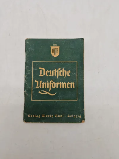 Originalt ww2 hæfte med tyske uniformer