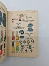 Originalt ww2 hæfte med tyske uniformer