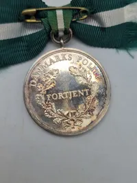 Original fortjenstmedalje (stor og miniature) sølv  fra det danske politi - givet til kvinde