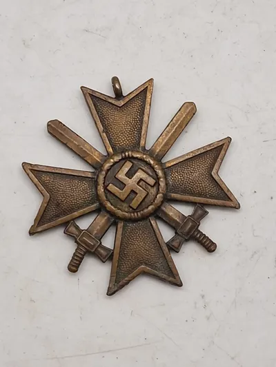 Originalt 3rd Reich Kriegsverdienst cross with swords, KVKII, bronze