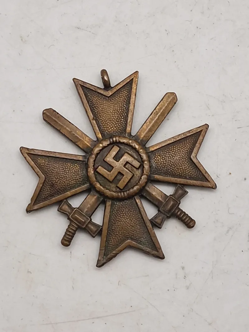 Originalt 3rd Reich Kriegsverdienst cross with swords, KVKII, bronze