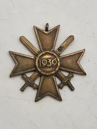 Originalt 3rd Reich Kriegsverdienst cross with swords, KVKII, bronze