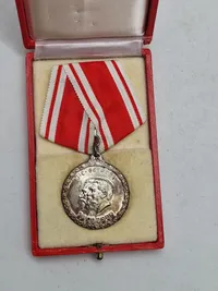 Original sølv medalje og pin for trofast tjeneste på Carlsberg