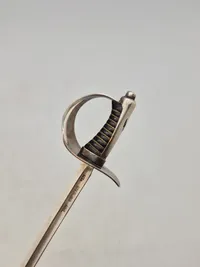 Veludført miniature sabel af sterlingsølv