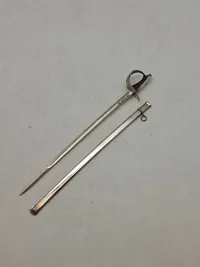 Veludført miniature sabel af sterlingsølv