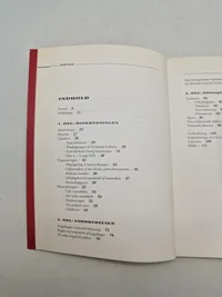 Helge Hagemann

UNDER TVANG

Minerydningen ved den jyske vestkyst 1945