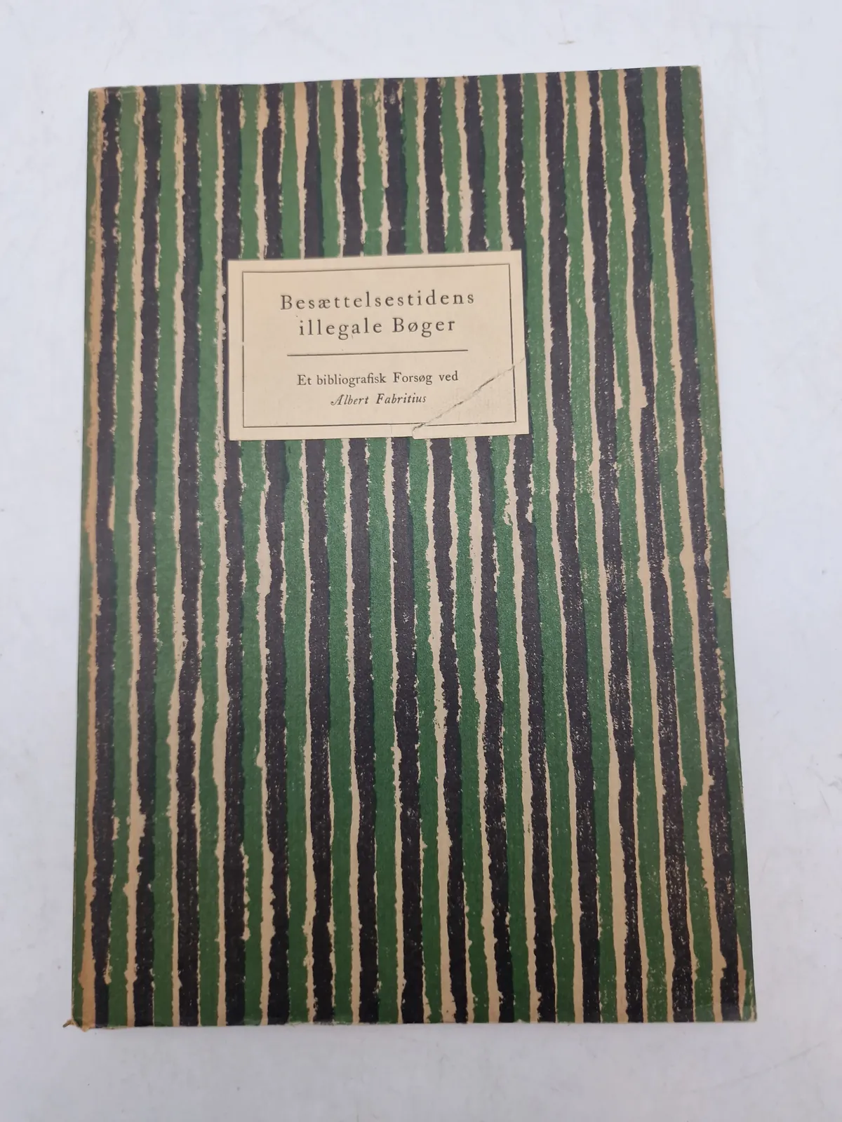 Besættelsestidens illegale Bøger

Et bibliografisk Forsøg ved Albert Fabritius