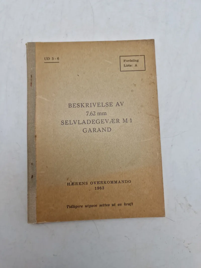 BESKRIVELSE AV

7.62 mm

SELVLADEGEVÆR M1 GARAND

HERENS OVERKOMMANDO 1963