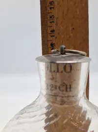 Holmegaard 	"Snapse Doctor" lommelærke flaske, hvidt glas, ternet optik