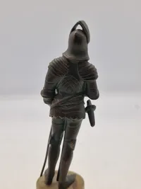 Antik bronze figur på sokkel af marmor