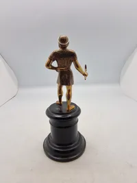 Antik figur forstillende Thor på høj fod