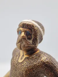 Antik figur forstillende Thor på høj fod
