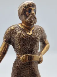Antik figur forstillende Thor på høj fod