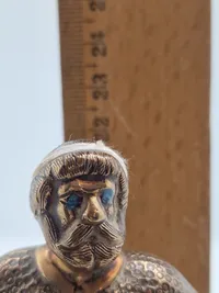 Antik figur forstillende Thor på høj fod
