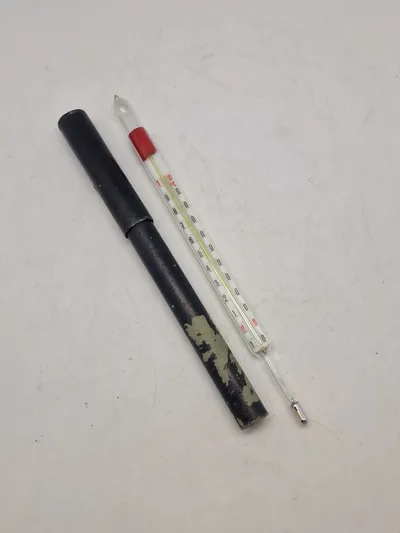 Ældre tysk termometer med etui