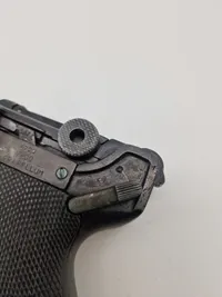 Veludført Luger P08 af metal - kan ikke skyde