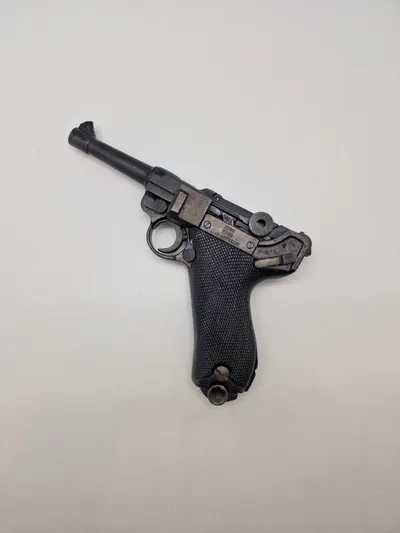 Veludført Luger P08 af metal - kan ikke skyde