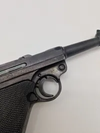 Veludført Luger P08 af metal - kan ikke skyde