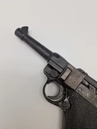 Veludført Luger P08 af metal - kan ikke skyde
