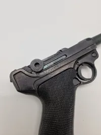 Veludført Luger P08 af metal - kan ikke skyde