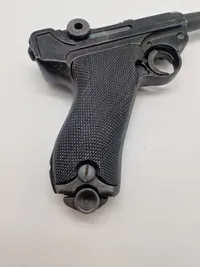 Veludført Luger P08 af metal - kan ikke skyde