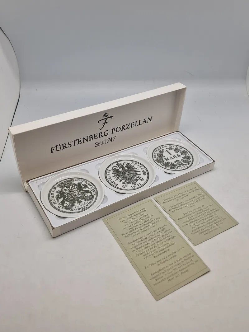 Sæt porcelæns plaketter (Fürstenberg) forstillende tyske Reichmark mønter
