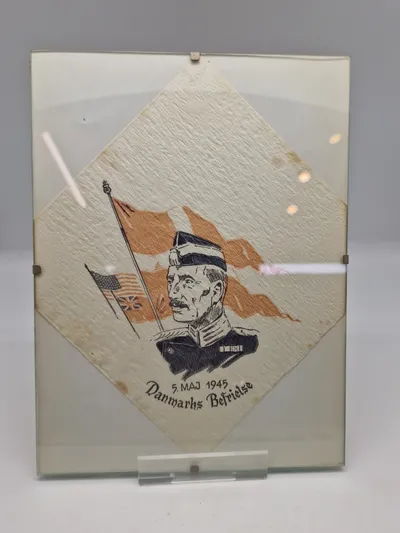 Original serviet med motiv af Kong Christian X - fra maj dagene 1945