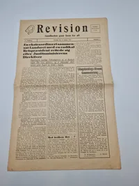 To originale eks af avisen “Revision” som var kendt for at hjælpe danske ss frivillige efter krigen
