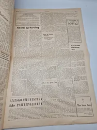 To originale eks af avisen “Revision” som var kendt for at hjælpe danske ss frivillige efter krigen