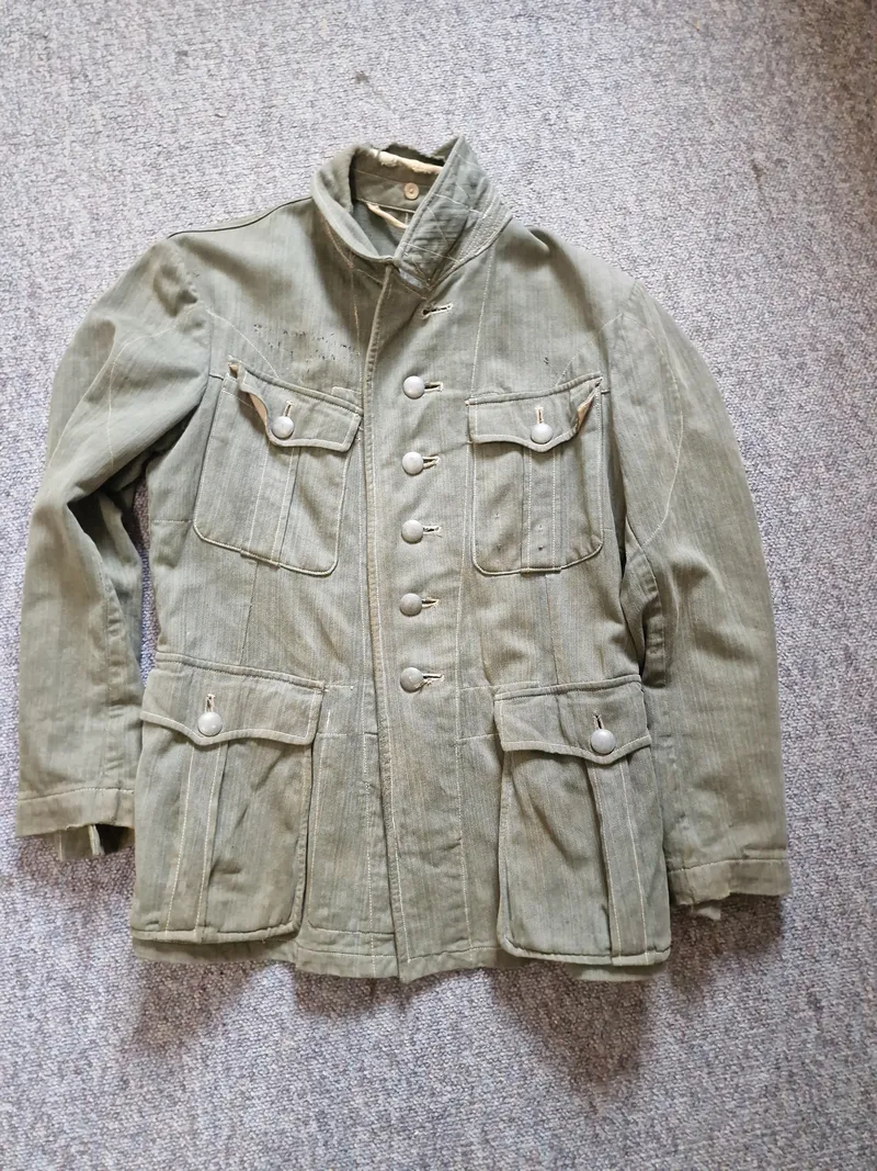 Original Wehrmacht Heer leichte M43 Drillich-Feldbluse für Mannschaften med rest af påsyet ørn