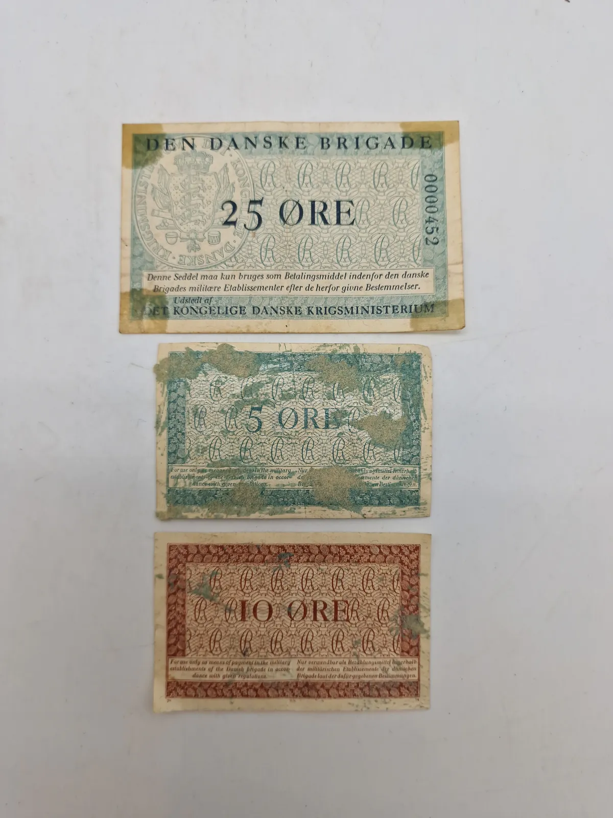 Samling originale pengesedler fra den danske brigade