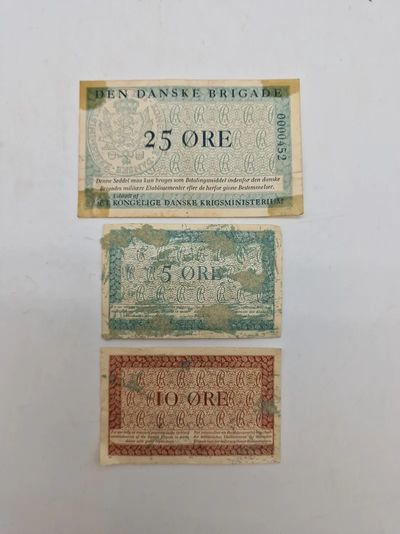 Samling originale pengesedler fra den danske brigade