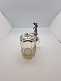 Originalt tysk ølkrus med våbenskjold på låg - start 1900 tallet