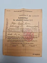 Sjældent lot fra modstandsmand bosiddende i Tønder - han har været ansat ved de danske statsbaner, og har derfor haft tysk Ausweis. Efter ww2 var han i den danske brigade i Tyskland