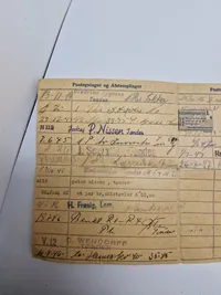 Sjældent lot fra modstandsmand bosiddende i Tønder - han har været ansat ved de danske statsbaner, og har derfor haft tysk Ausweis. Efter ww2 var han i den danske brigade i Tyskland