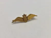 Original slipsenål fra det danske flyvevåben