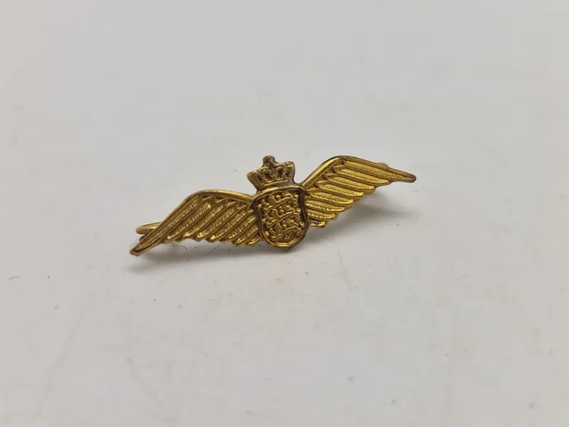 Original slipsenål fra det danske flyvevåben