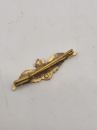 Original slipsenål fra det danske flyvevåben